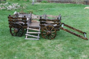 Телега декоративная из дерева под заказ 0001