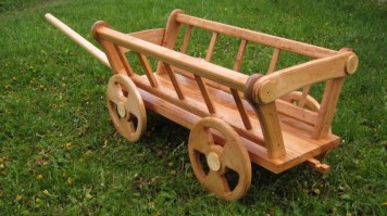 Телега декоративная из дерева 0006