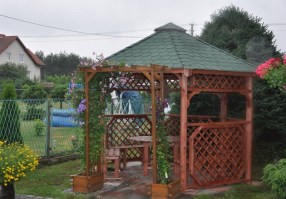 Беседка садовая деревянная с перголой у входа 0652