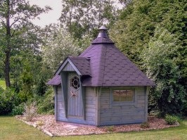 Беседка деревянная застекленная закрытого типа 0834