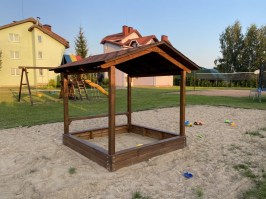 Песочница детская деревянная под навесом 0012