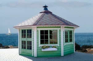 Беседка деревянная застекленная закрытого типа 1211