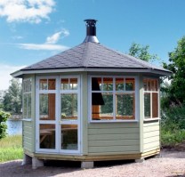 Беседка застекленная закрытого типа садовая из дерева для дачи 0374