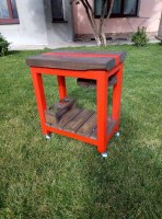 Винный столик на колесиках 0018