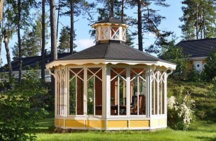 Застекленная деревянная беседка восьмигранная 0480