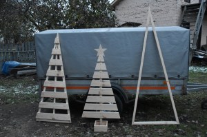 Деревянные елки для украшения витрин и интерьера 0024