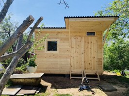 Хозблок деревянный с навесом 0059