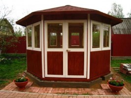 Беседка деревянная закрытая,застекленная 0438