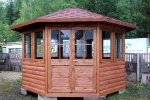 Беседка деревянная закрытая,застекленная 0378
