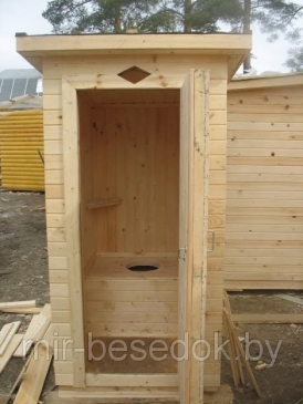 Туалетный домик для дачи из дерева 0004