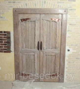 Двери деревянные искусственно состаренные 0015